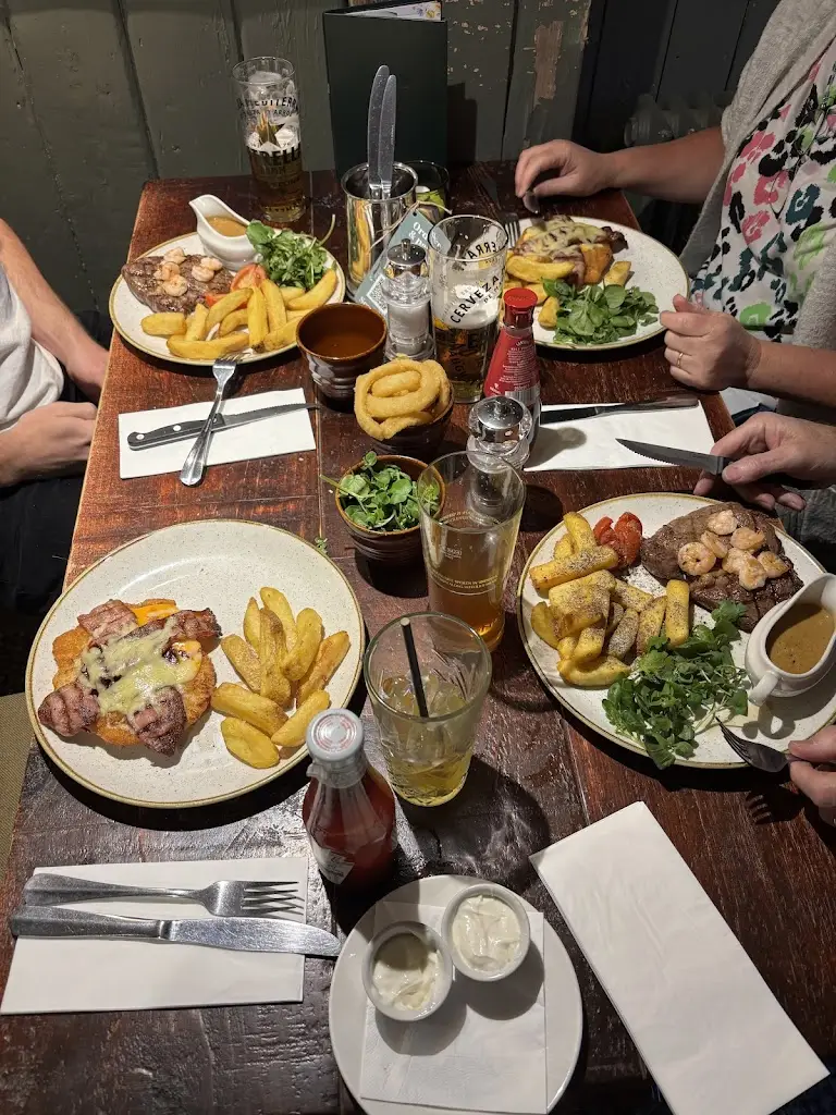 Charlotte Burrows_The Firecrest_Wendover_recensione