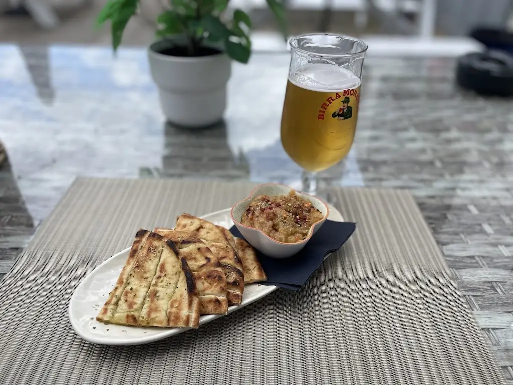 Alex Fernández_The Six Bells & Mediterranean Bliss_West Drayton_review