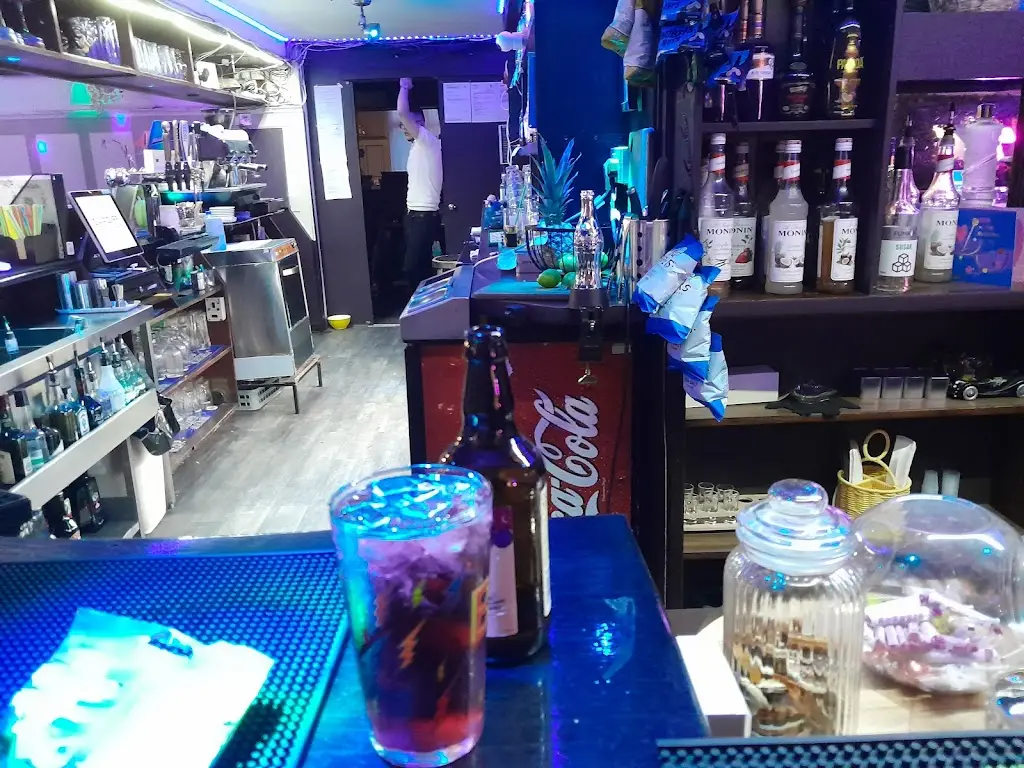 Sudhanshu Asthana_The Six Bells & Mediterranean Bliss_West Drayton_review