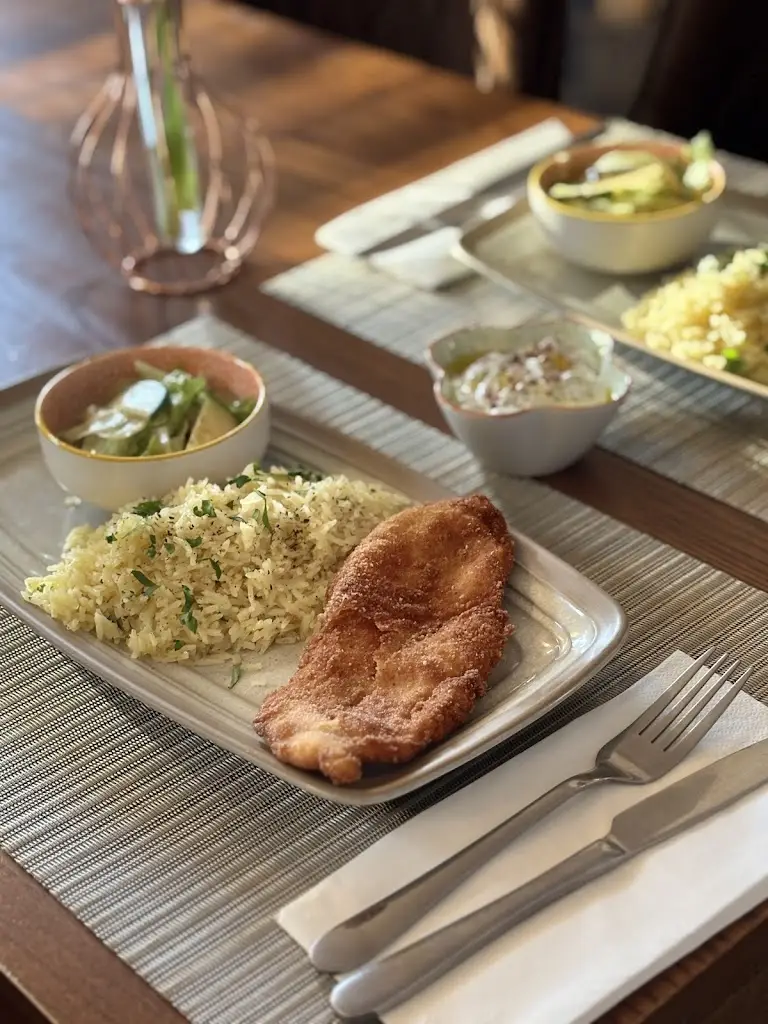 The Six Bells & Mediterranean Bliss_West Drayton_slider_image_3