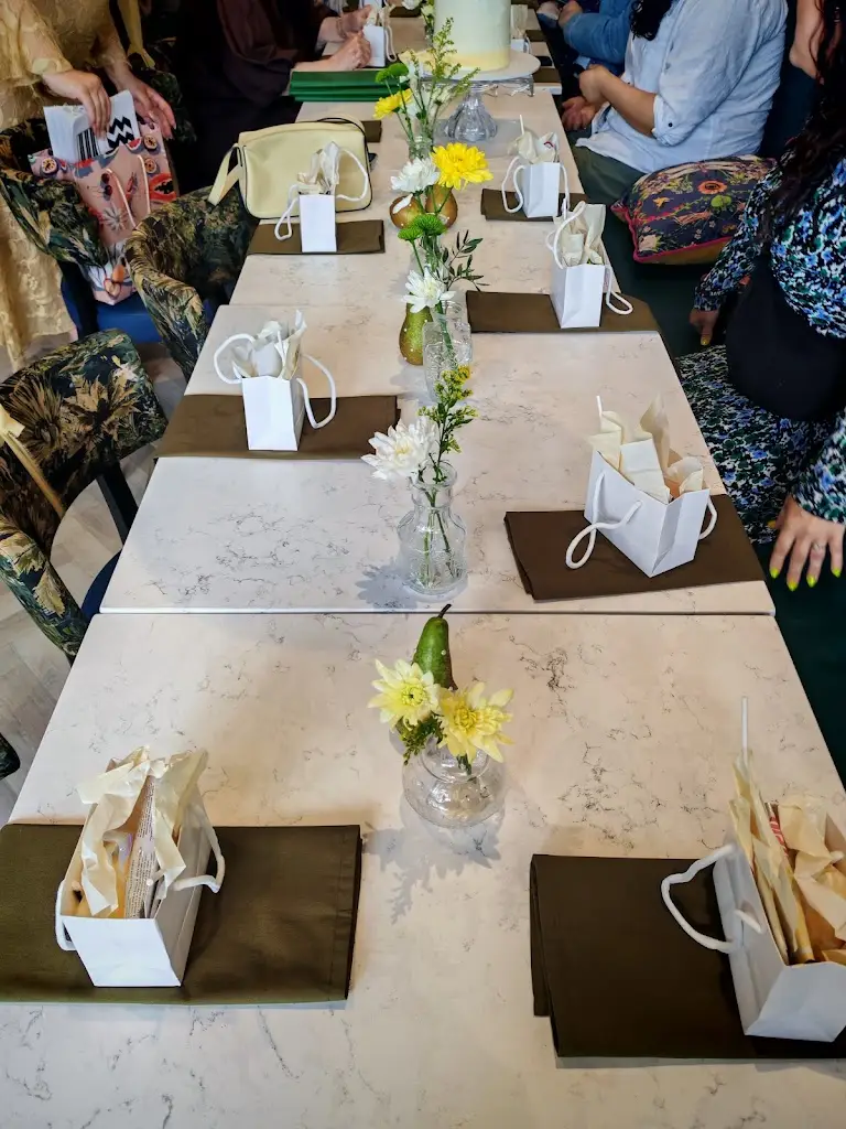 Sara Roberts_Deux Amis_Whalley_review