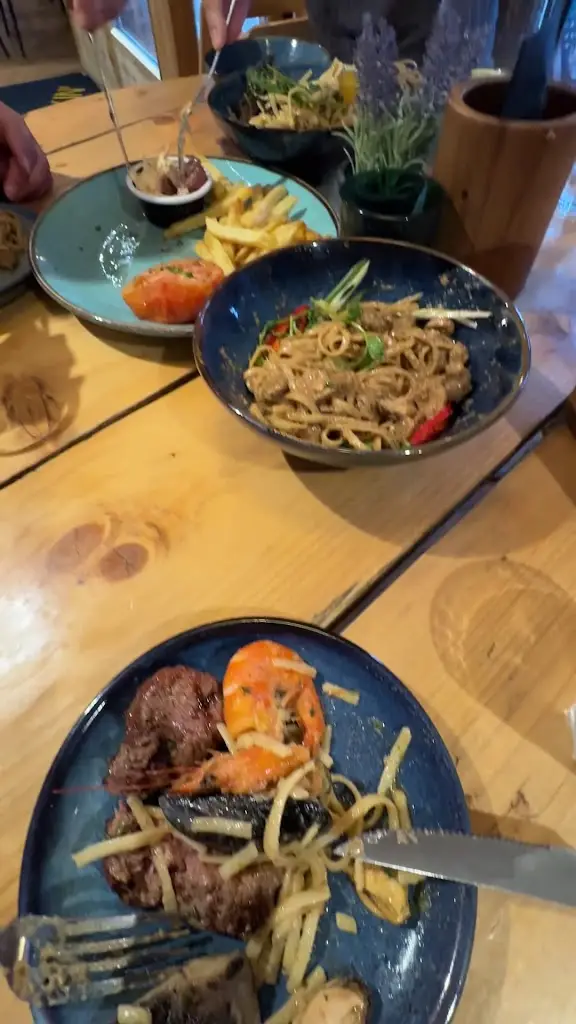 The George Bar & Grill_Weymouth_slider_image_2