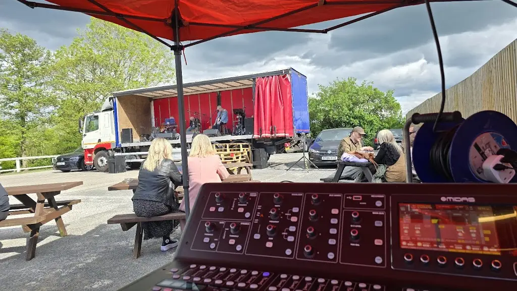 Trev Wilkins_The Hartley Arms_Wheaton Aston_review