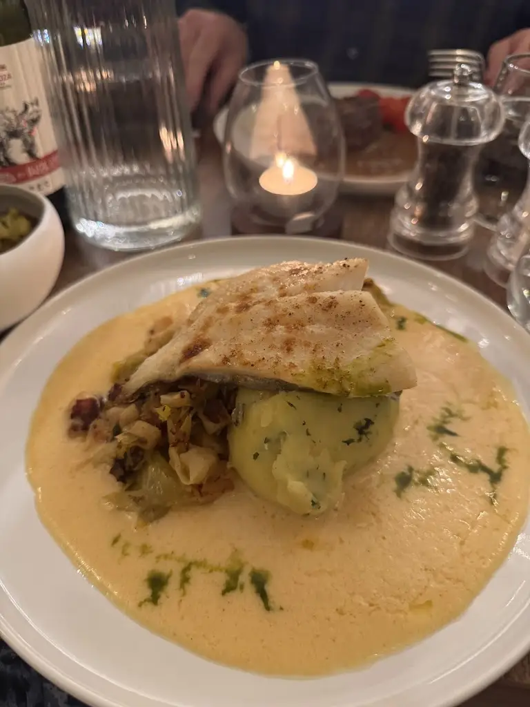 Kim Hinchliffe_Bridge 42_Whaley Bridge_review