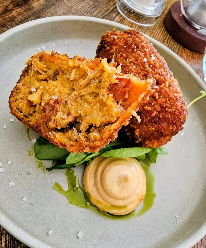 Kara Hartley-Higham_Bridge 42_Whaley Bridge_review