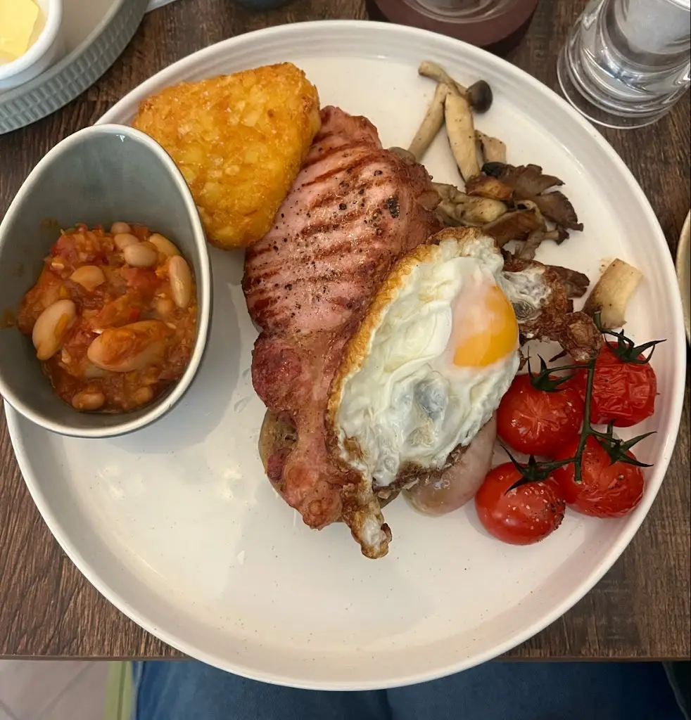 Dottie Adey-Maguire_Bridge 42_Whaley Bridge_review