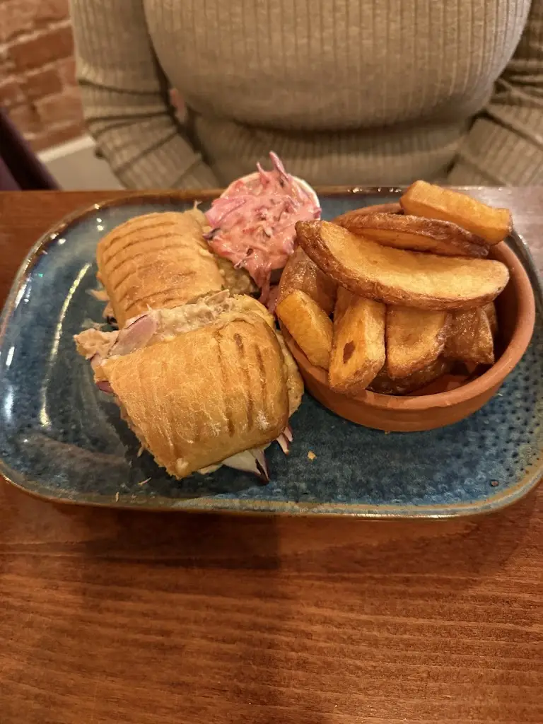 Christine & Vince Gill-Cuffaro_Fox & Finch_Whitley Bay_review