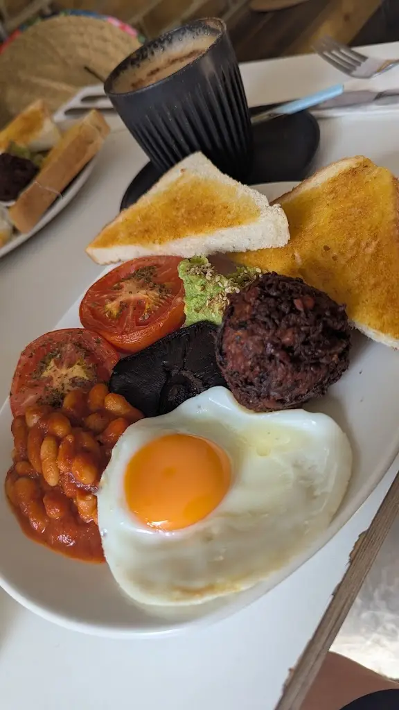 Dani Bryton_Farm & Harper_Whitstable_review