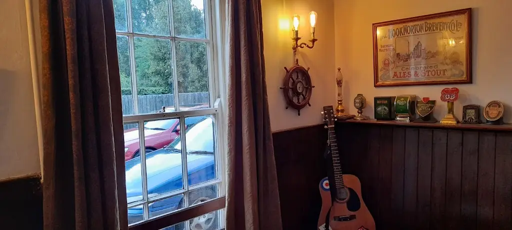 Lee Mander_The Bees In The Wall_Whittlesford_review