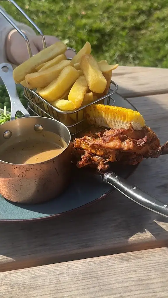 Alex Sayer_Half Moon_Whitwell_review