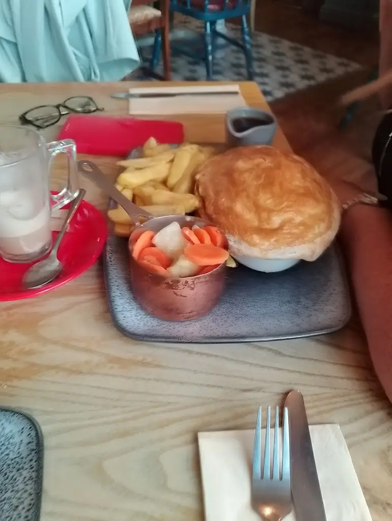 shane darbey_Half Moon_Whitwell_review