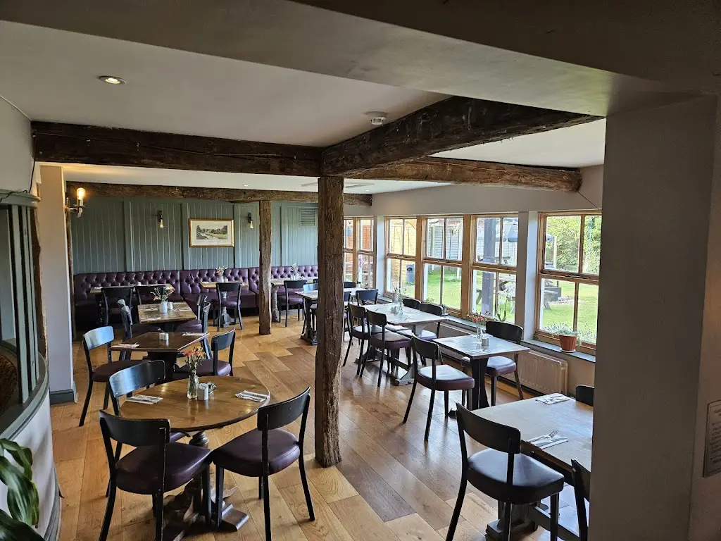 Fox & Maple_Wickwar_slider_image_1