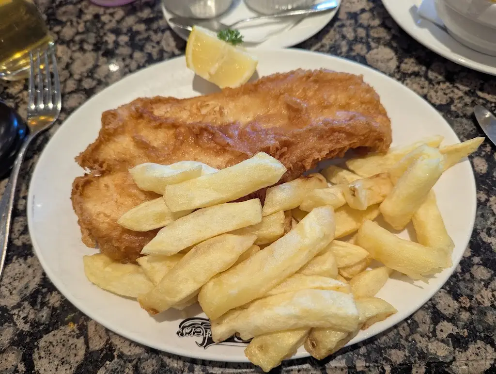 Arron Hiscox_Trenchers_Whitby_review