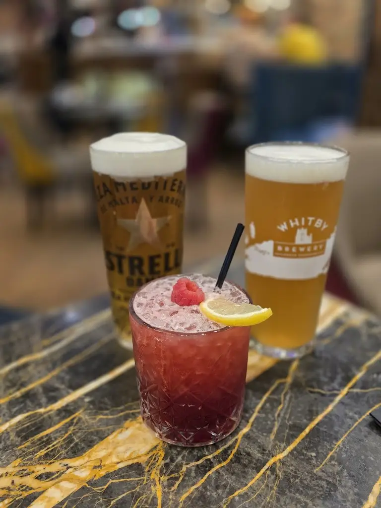 Susan Booth_Harry's Lounge Bar & Brasserie_Whitby_recensione