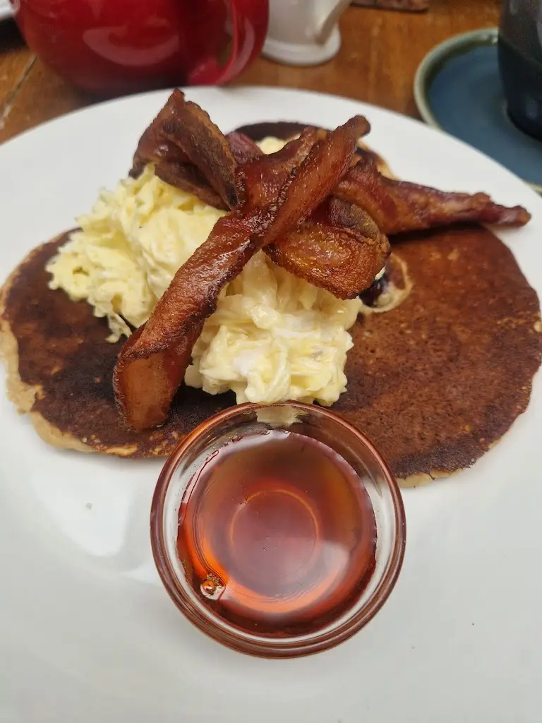 Vids *_Oliver's Village Café_Belsize Park_review