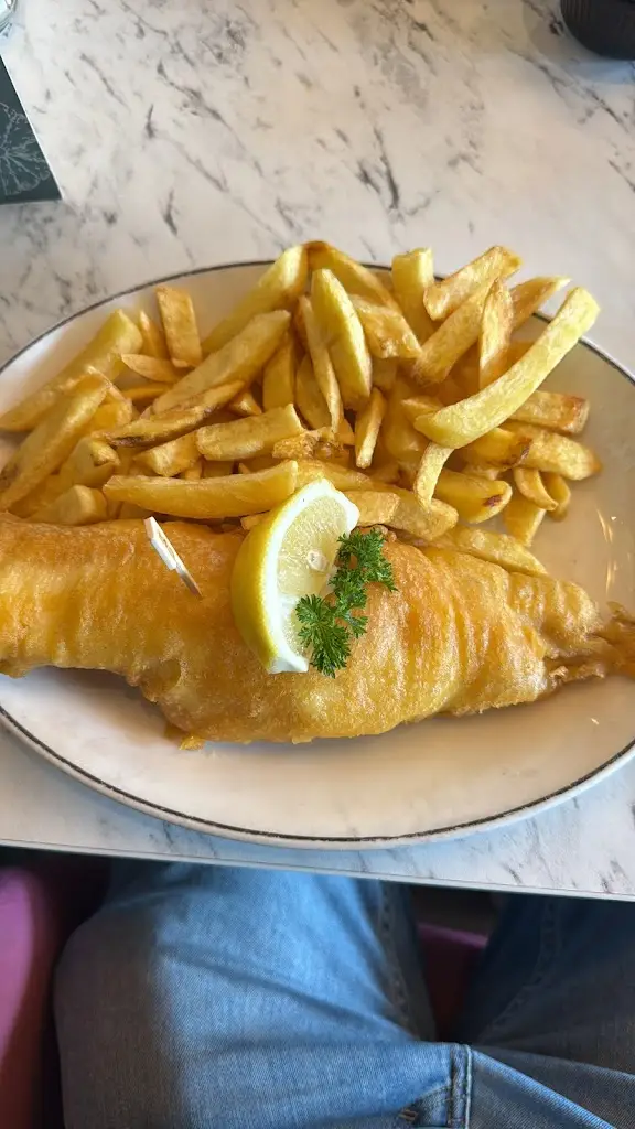 Robb Harrison_Quayside_Whitby_recensione