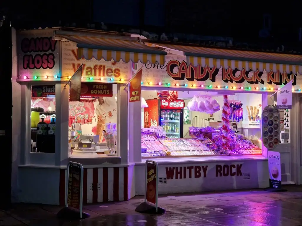 Quayside_Whitby_slider_image_1