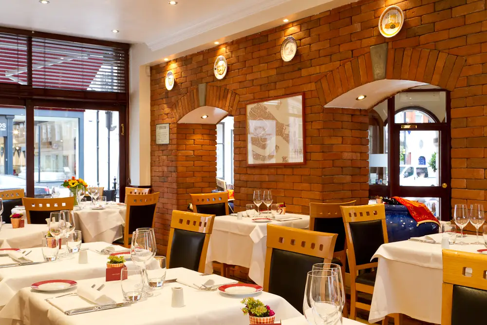 2 Veneti_Wigmore_slider_image_1