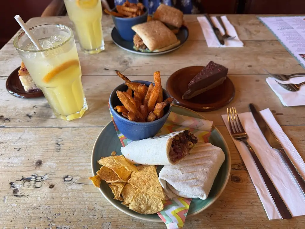 Réka H_Albero Lounge_Bedford_review