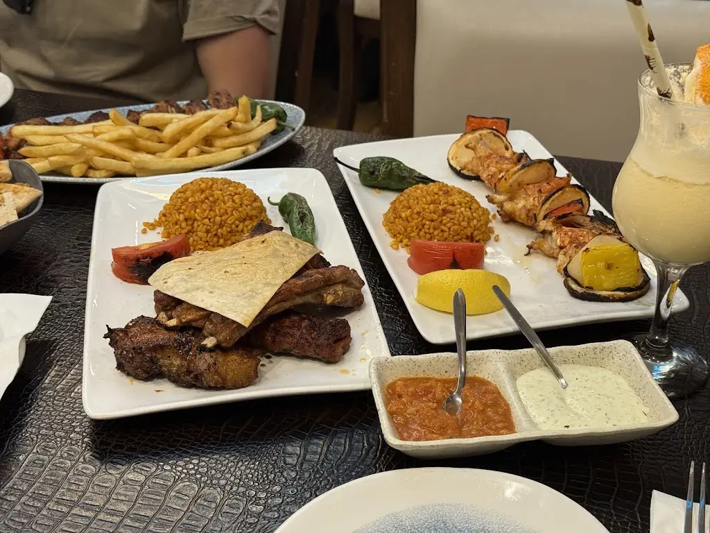 Phương Thuỳ Cao_Tugra Restaurant_West Wickham_review