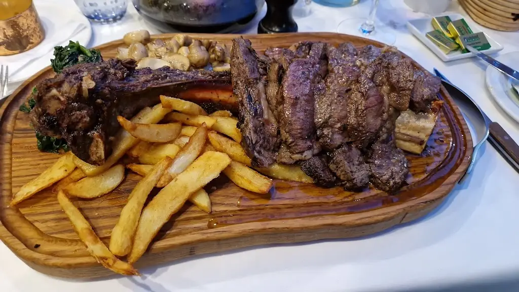 Paul Cole_Lugana_West Wickham_review