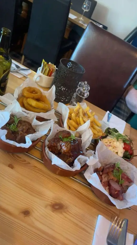 Lee Hewitt_BBQs and Brews_Whittlesey_review