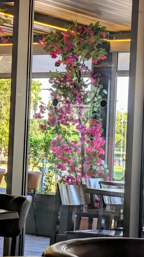 Thuhin Mia_Roca Restaurant & Lounge_Bedford_review