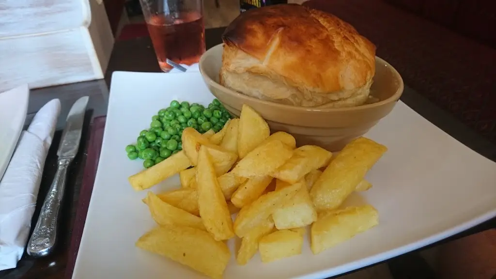 theejames_Half Moon Hotel & Restaurant_Alford_review