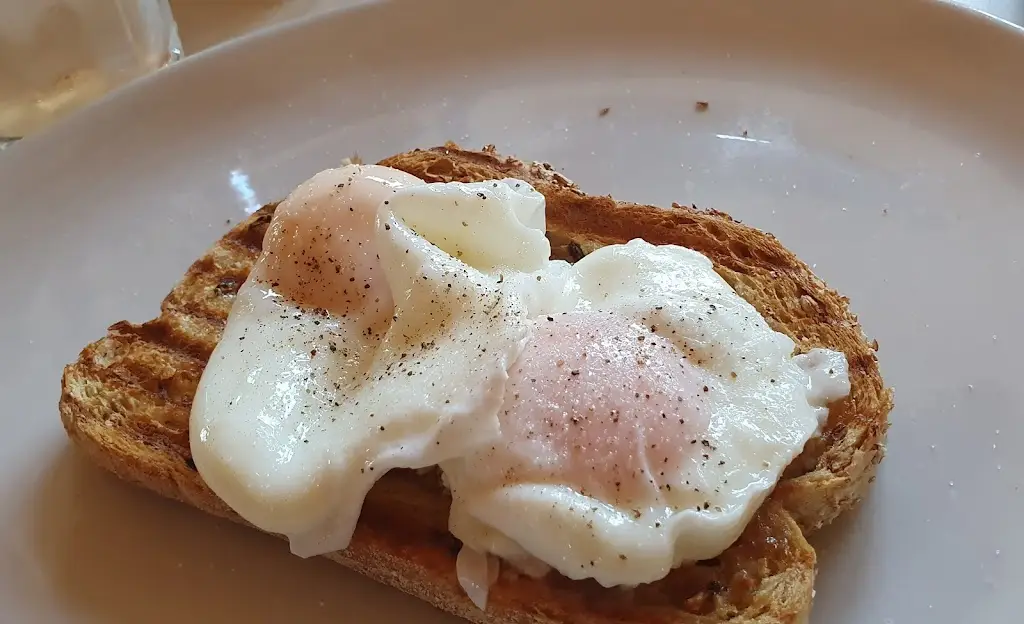 Janet West_The Lillies Café_Wickford_review