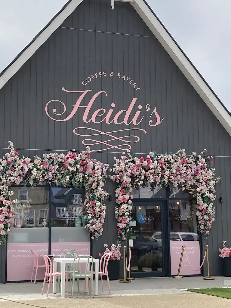 Tee Bans_Heidi's_Wickford_review