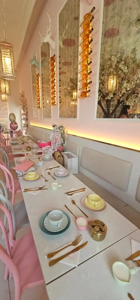 Michelle Baranyi_Heidi's_Wickford_review