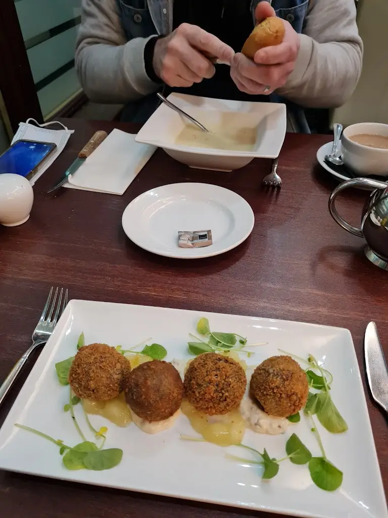 Tracey Desykes_One 0 Eight Bar & Restaurant_Whitburn_review