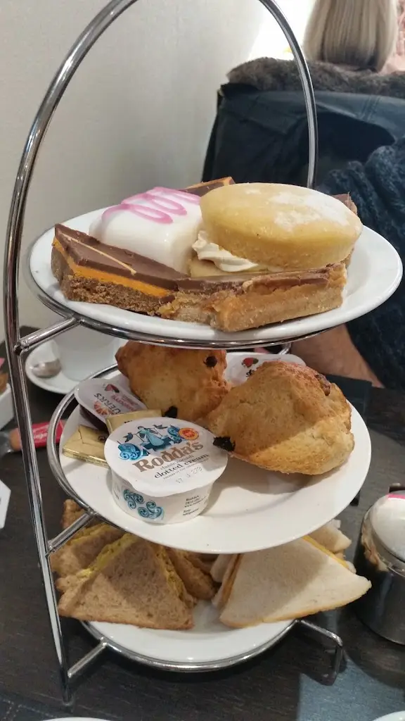 Bridge Cafe_Whitburn_slider_image_3