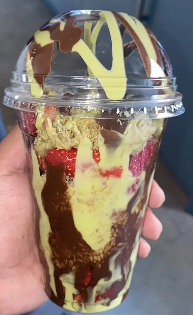 Abdul Wadood_Lickilicious Candy Lounge_Whitburn_review