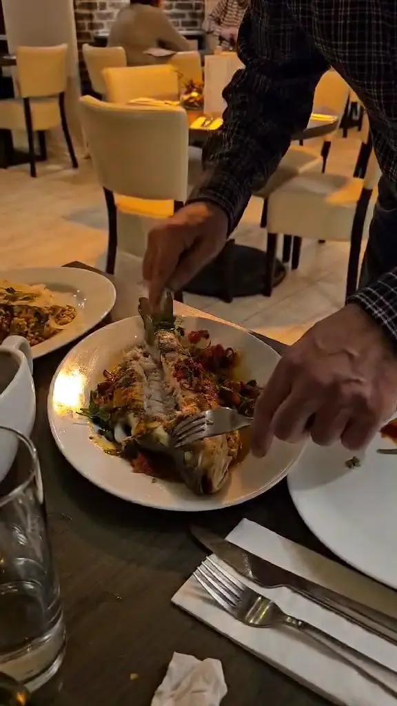 La Salute Ristorante Italiano_Whitburn_slider_image_2