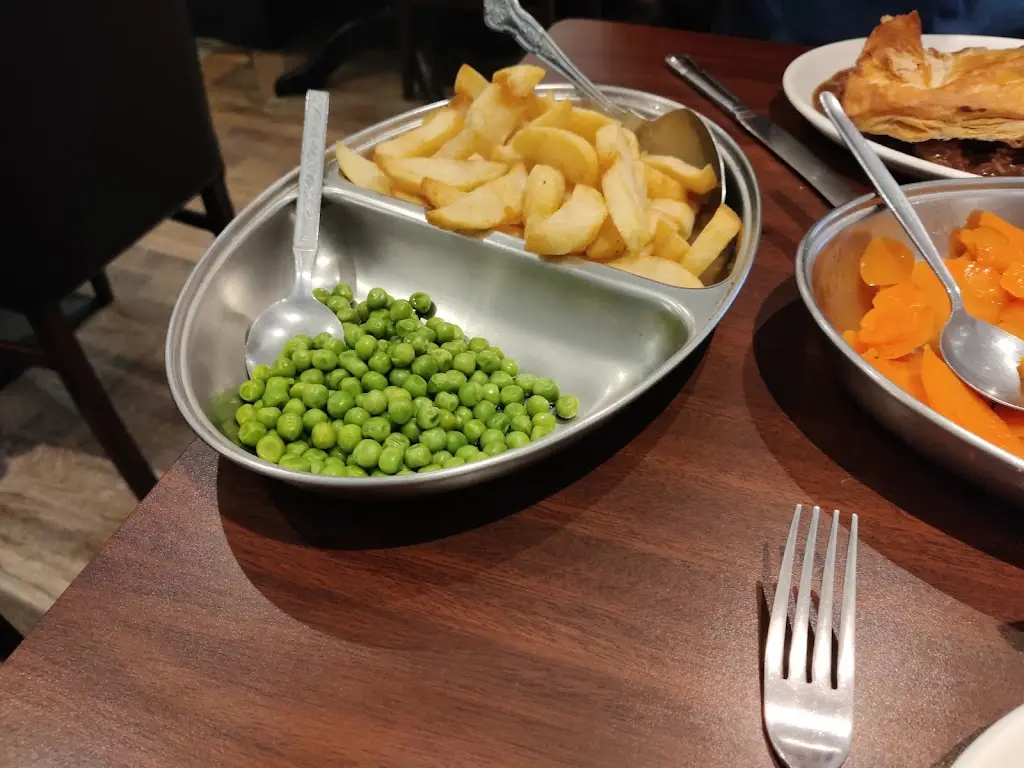 Nancy Douglas_Harringtons_Whitburn_recensione