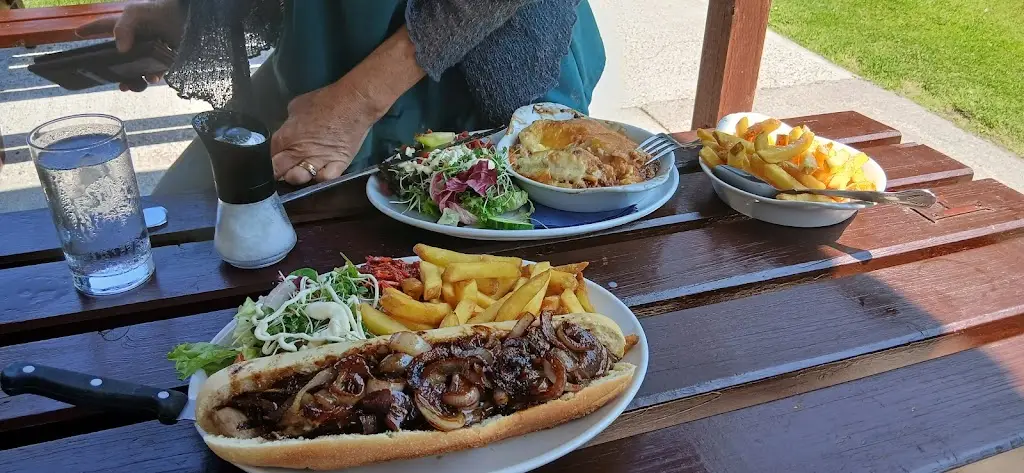 Derek Davies_Valiant Soldier Inn_Williton_review