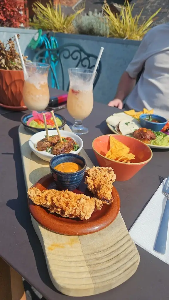 Farrah Somani_Unico Lounge_Wilmslow_review