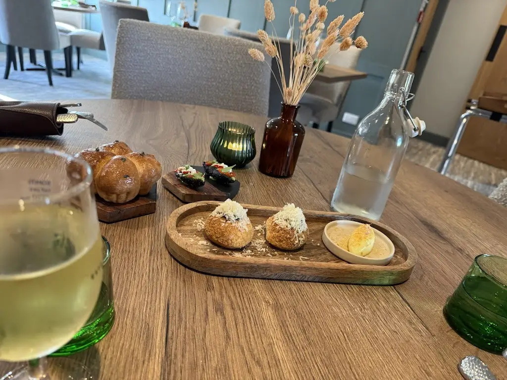 Ruth Hewitt_The Oak at Curthwaite_Wigton_review