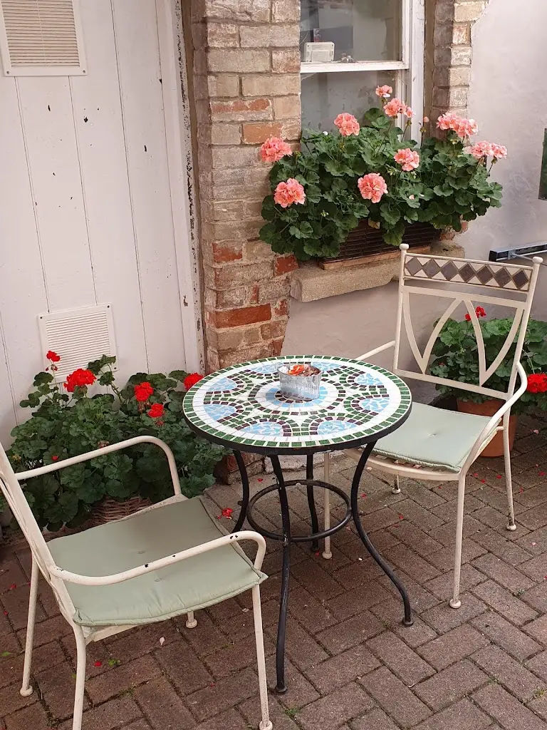 cuckoo café restaurant in Wilton