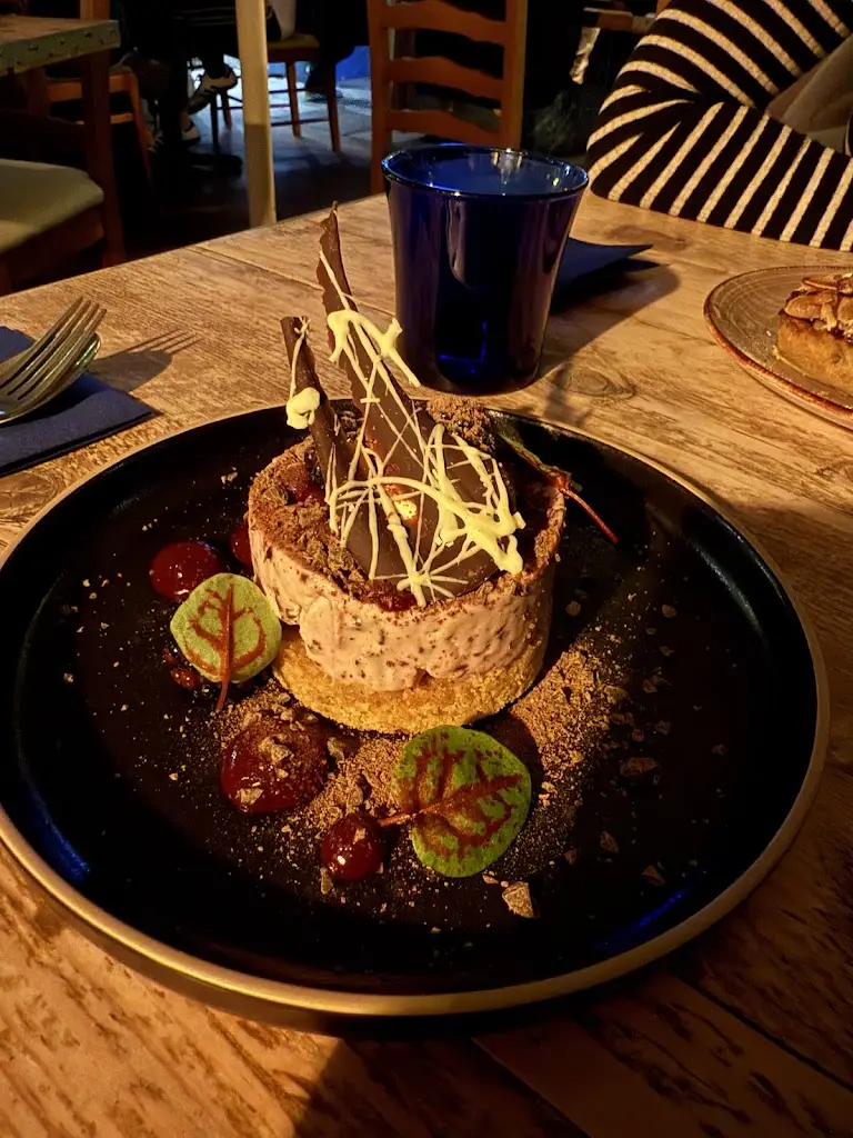 Luke Conrad_The Wimborne Pig_Wimborne Minster_review