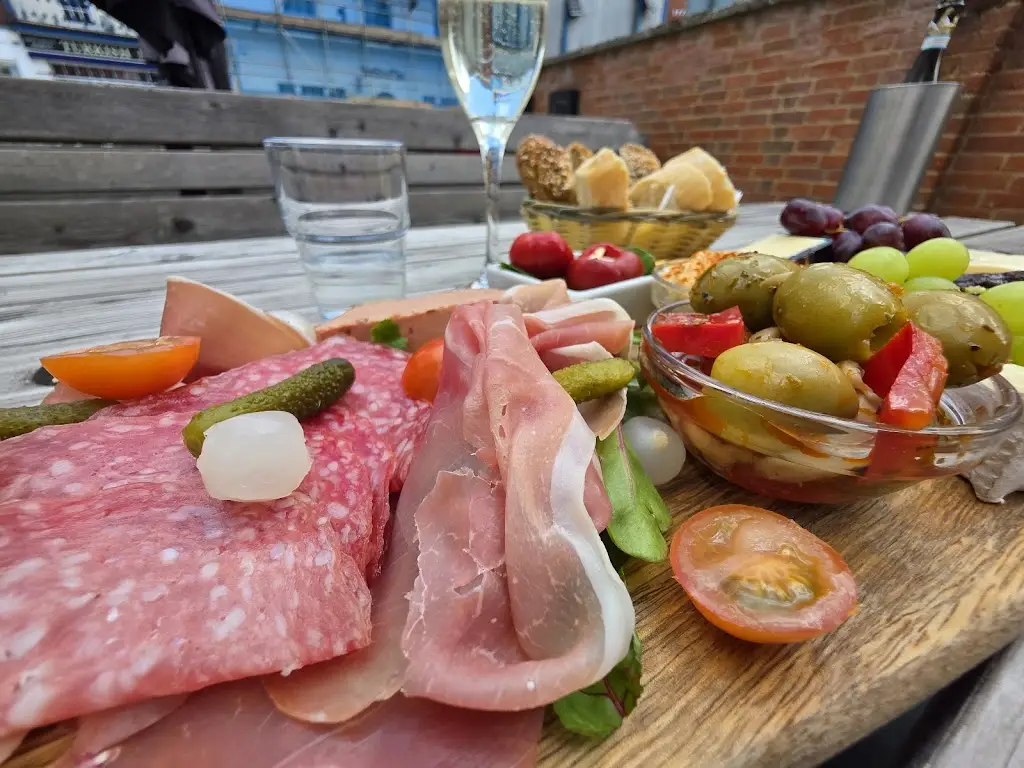 rodger nash_Renoufs Cheese and Wine Bar_Wimborne Minster_review