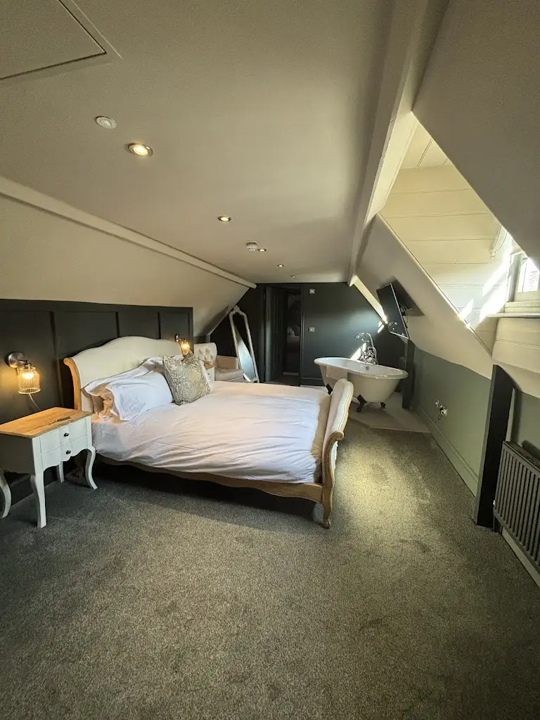 Luke Spalding_The Lion Hotel - Pub & Restaurant_Wimborne Minster_review