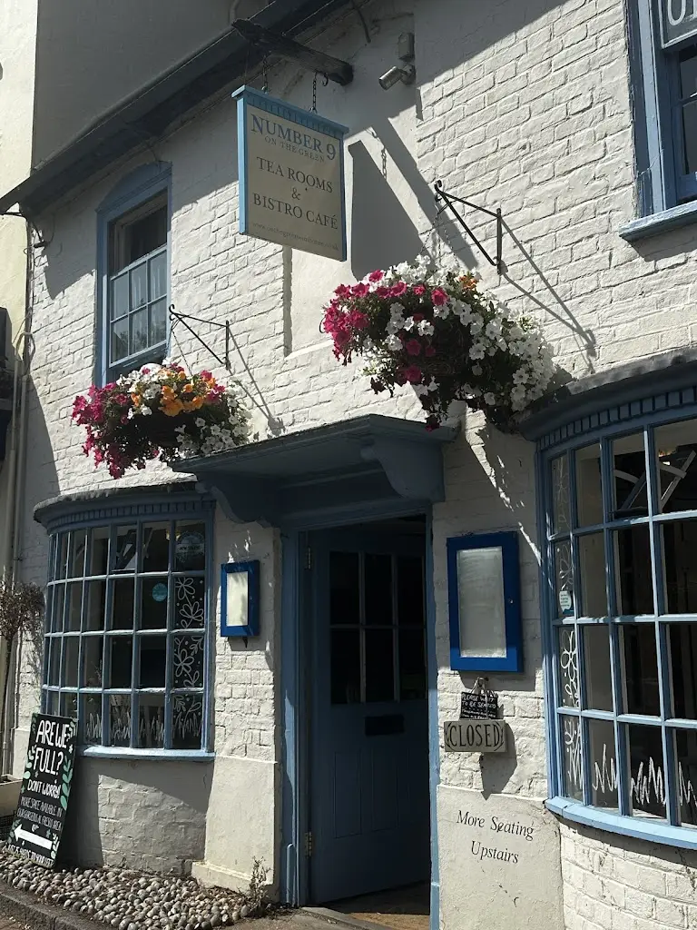 Isabelle Valentine_Number 9 on the green_Wimborne Minster_review