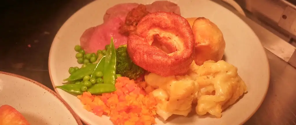 #DANTHEWALKINGMAN En-Dorset Geo-Metrics_The Rising Sun_Wimborne Minster_review