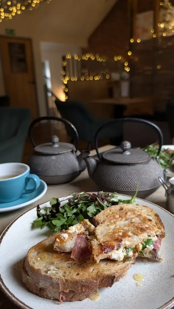 Helen R_The Thirsty Bird_Wimborne Minster_recensione