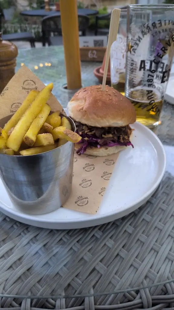 Alannah Elliott_The Lion Inn_Winchcombe_review