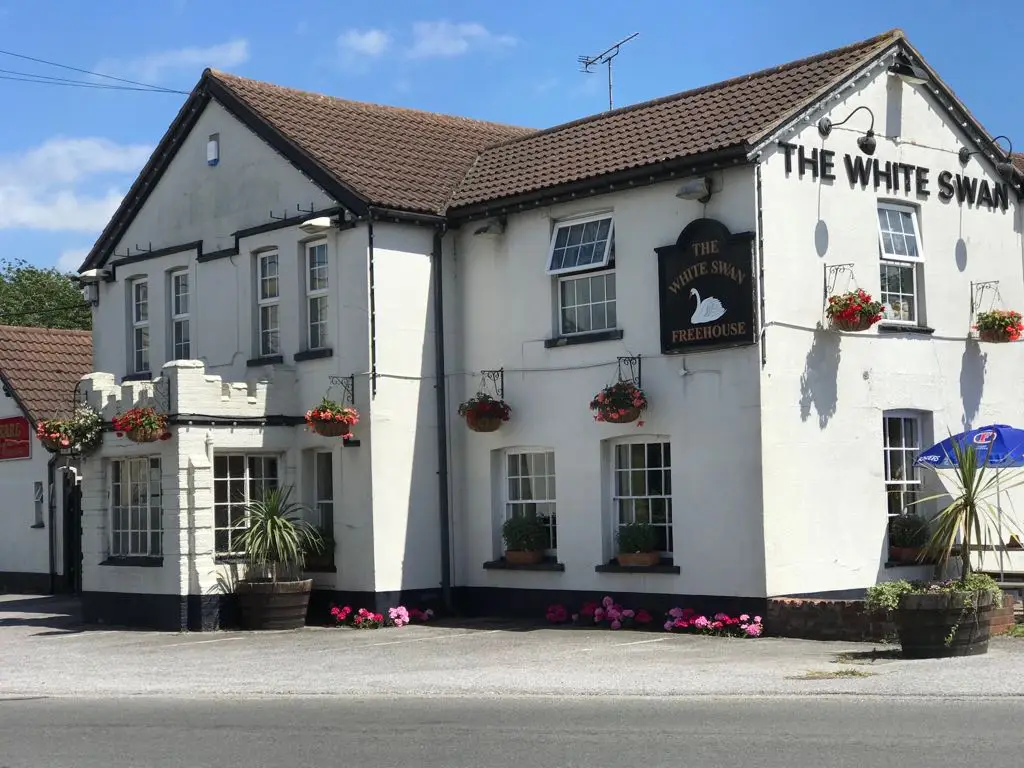 The White Swan_Bicknacre_slider_image_3