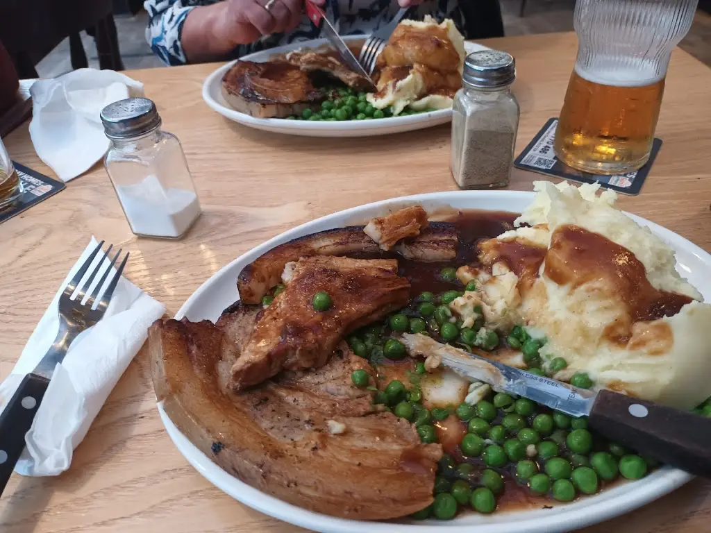 Gene Moore_The Spread Eagle_Withernsea_review