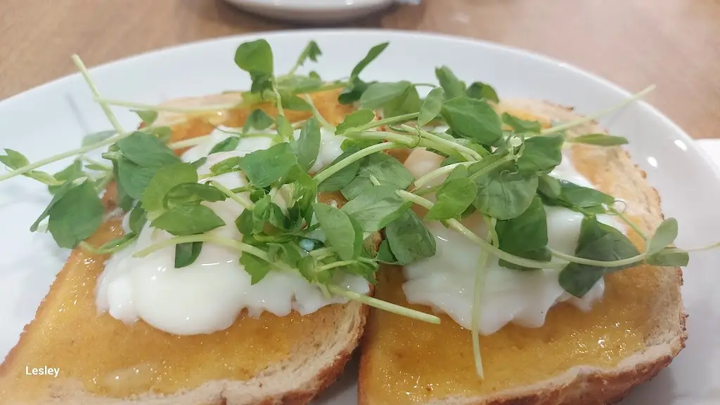 Lesley Greyling_The Dining Room_Wirksworth_review